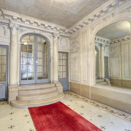 Typical Chic Parisian Flat-near Les Champs-elysees Apartament