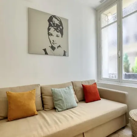 Typical Chic Parisian Flat-near Les Champs-elysees Apartament