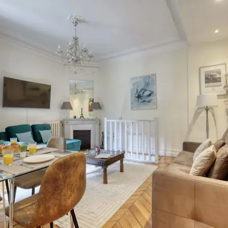 Typical Chic Parisian Flat-near Les Champs-elysees Apartament