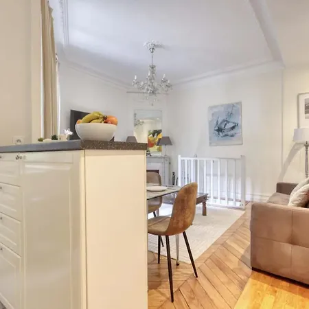 Typical Chic Parisian Flat-near Les Champs-elysees Apartament