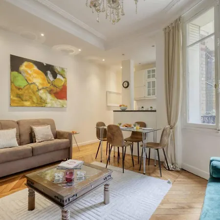 Apartament Typical Chic Parisian Flat-near Les Champs-elysees *